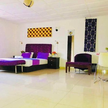 Zunox Guest House Фрітаун Екстер'єр фото