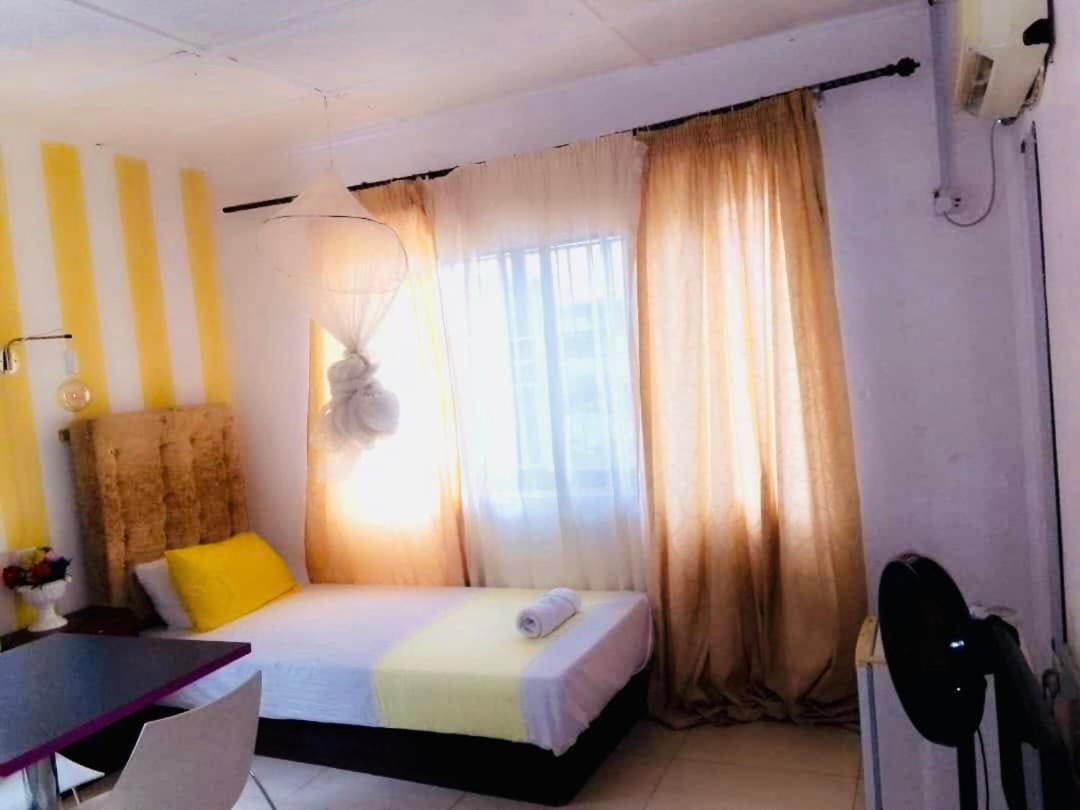 Zunox Guest House Фрітаун Екстер'єр фото