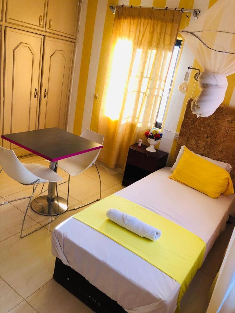 Zunox Guest House Фрітаун Екстер'єр фото
