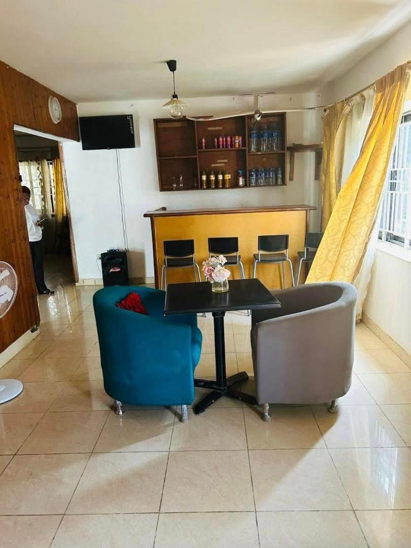 Zunox Guest House Фрітаун Екстер'єр фото
