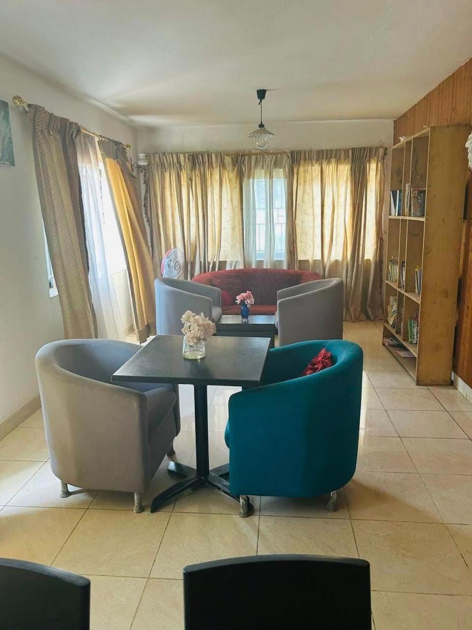 Zunox Guest House Фрітаун Екстер'єр фото
