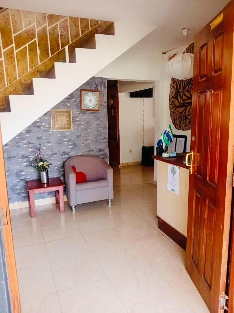 Zunox Guest House Фрітаун Екстер'єр фото