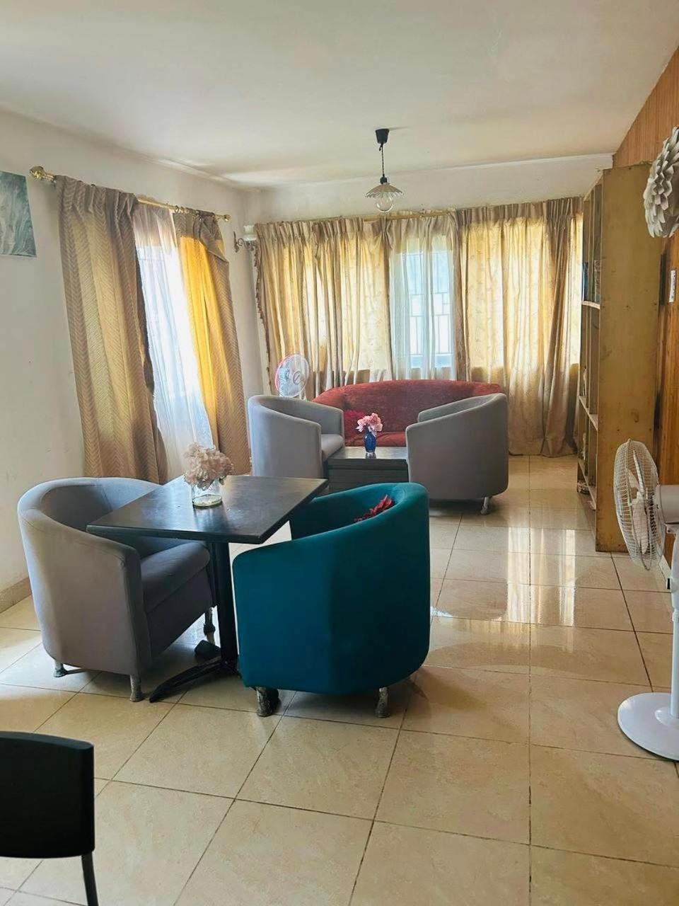 Zunox Guest House Фрітаун Екстер'єр фото